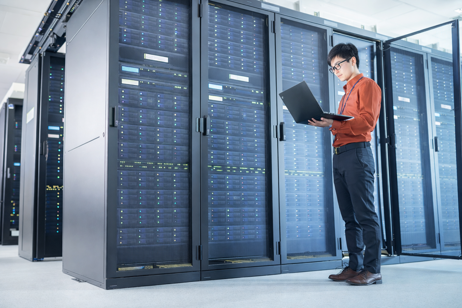 Lenovo presenta AION, iniciativa que amplía la eficiencia y escalabilidad de la IA con arquitecturas híbridas