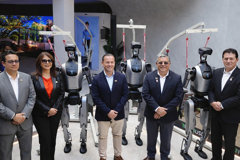 La Universidad Señor de Sipán incorpora un robot humanoide para investigación y formación tecnológica
